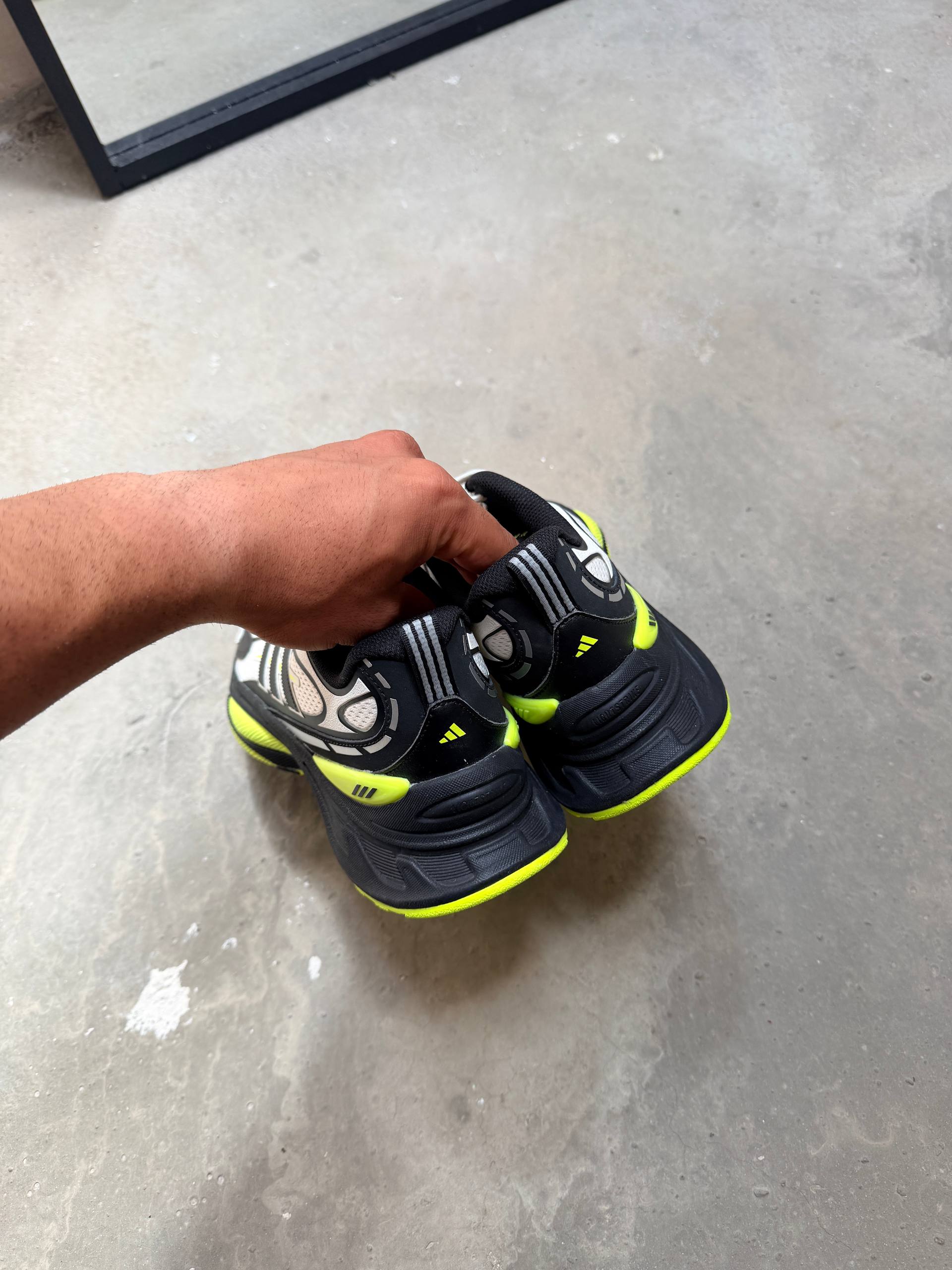 کتونی adidas سایز ۴۲ مدل دوم