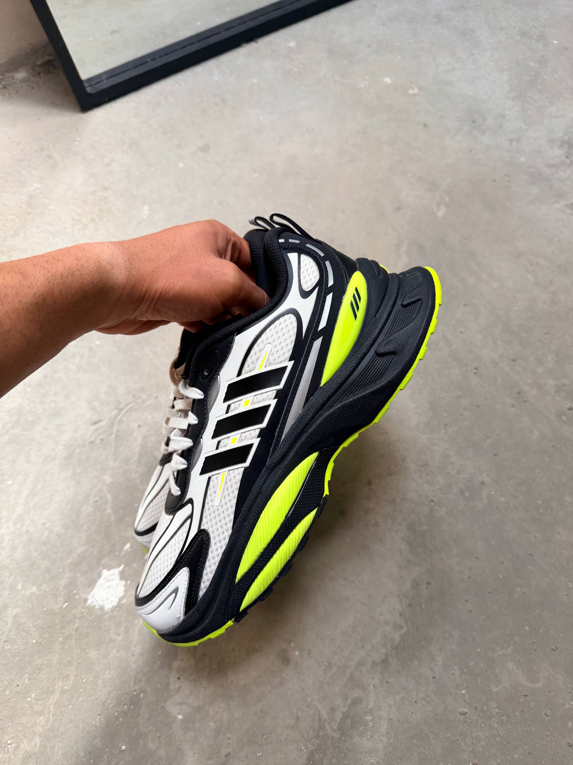 کتونی adidas سایز ۴۲ مدل دوم
