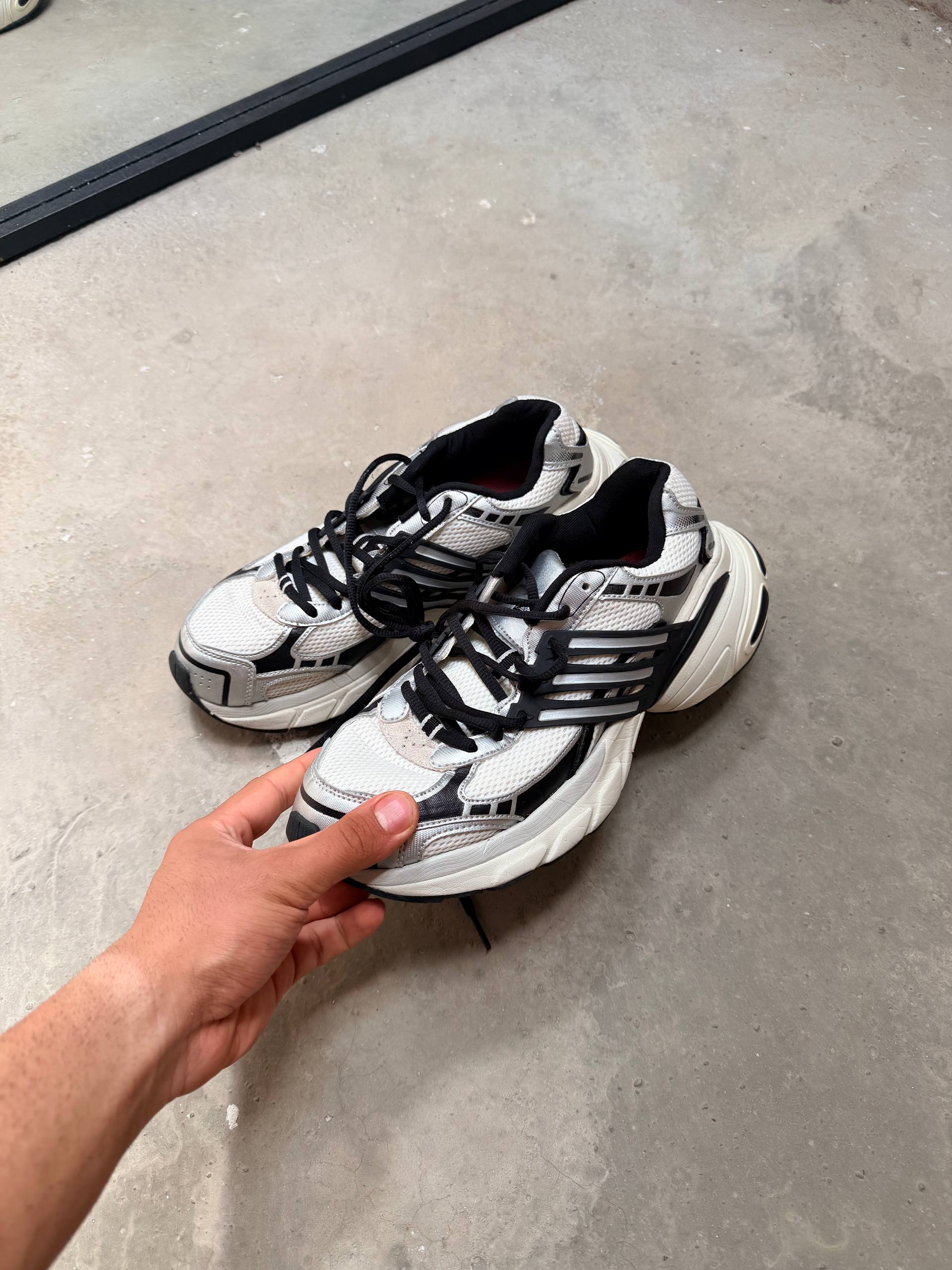 کتونی adidas سایز ۴۴